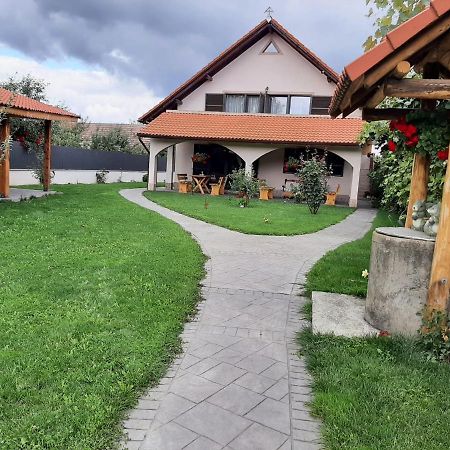 Pensiunea Simona Sîmbăta de Sus Exteriér fotografie