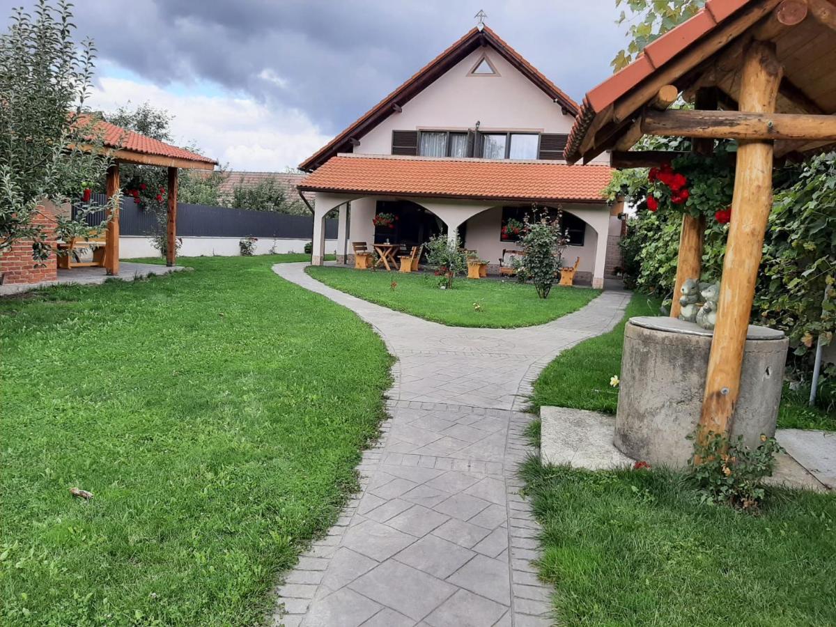 Pensiunea Simona Sîmbăta de Sus Exteriér fotografie